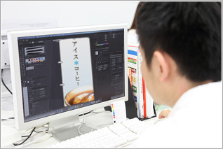 弊社デザイナー作業風景