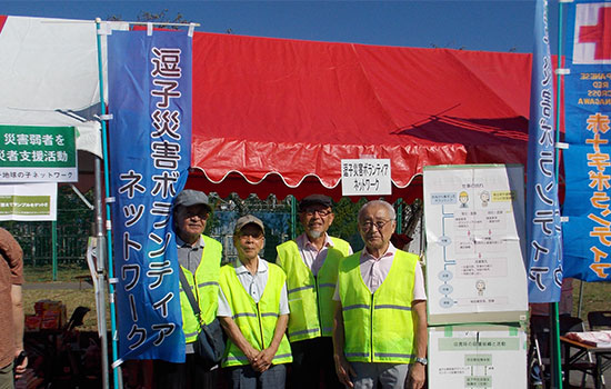 軽いこと、しわになりにくいこと、印刷文字が浮かんで見えること、結構でした。　逗子災害ボランティアネットワーク　鈴木 新さま