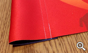 つややかで発色の良い生地です。