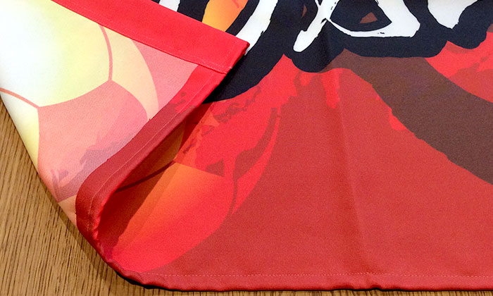 裏面は表面のプリントが少し見えます。