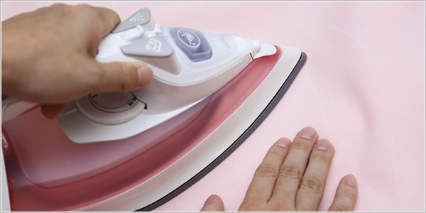 ４.ハンカチ等で当て布をして、１０秒間、しっかり押さえて下さい。